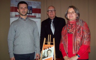 Od lewej: Michał Fogg, Anna Mieszkowska (Złoty Liść Retro'2007) i Wojciech Dąbrowski, dyr. art. OFPR
